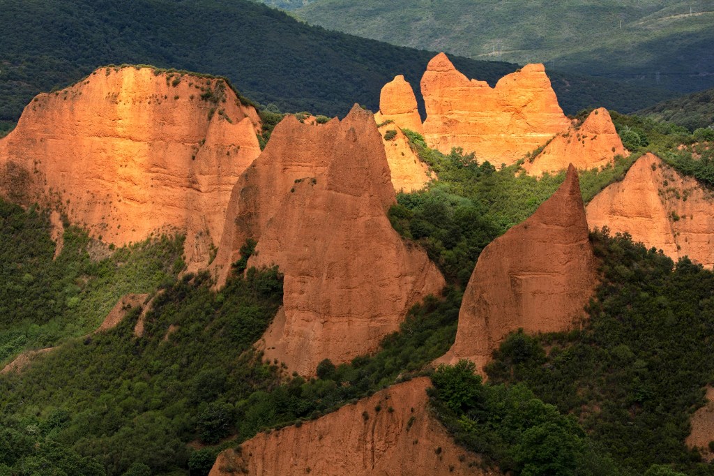 Una nueva perspectiva de Las Médulas desde el mirador de Orellán, Borrenes, El Bierzo, León, Castilla y León, España.