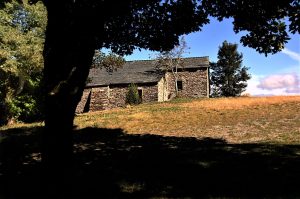 Iglesia de Santa María La Real en O Cebreiro, Piedrafita do Cebreiro, Los Ancares, Lugo, Galicia, España.