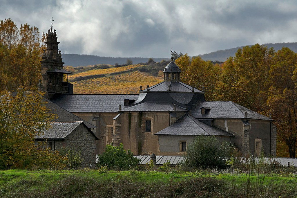 El Santuario de la Virgen de la Quinta Angustia de Cacabelos, El Bierzo, León, Castilla y León, España.