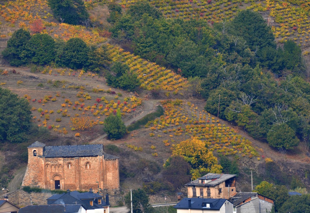 La Iglesia de San Miguel de Corullón, El Bierzo, León, Castilla y León, España.