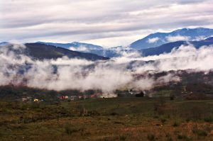 Entre nieblas y neblinas aparece Paradiña, Villafranca del Bierzo, El Bierzo, León, Castilla y León, España.