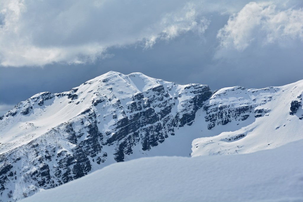 El Pico Campanario (1906 m) visto desde el Puerto de Ancares, Valle de Ancares (Candín), Ancares, El Bierzo, León, Castilla y León, España.