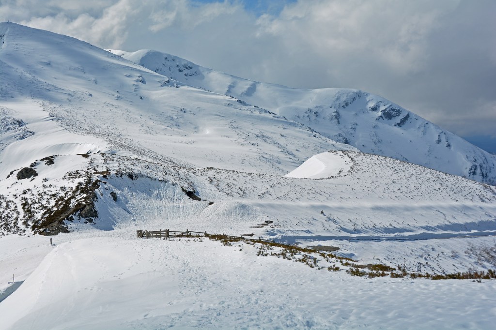 El puerto de Ancares (1648 m) , Valle de Ancares, Ancares, El Bierzo, León, Castilla y León, España.