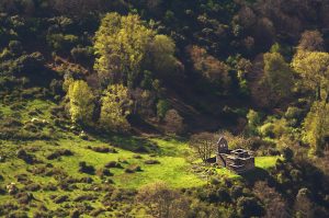 Lo que queda de la Iglesia de Santa Lucía en Santa Lucía de Valdueza, Ponferrada, El Bierzo, León, Castilla y León, España.