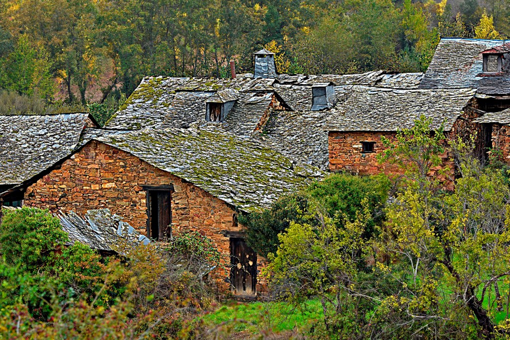 Casas tradicionales de San Clemente, Cacabelos, El Bierzo, León, Castilla y León, España. 
