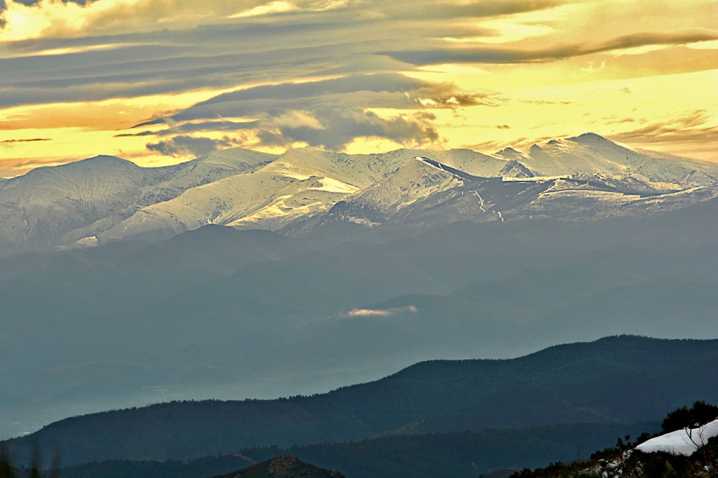 Montes Aquilianos desde la cuesta de Pobladura de Somoza, Villafranca del Bierzo, El Bierzo, León, Castilla y León, España.
