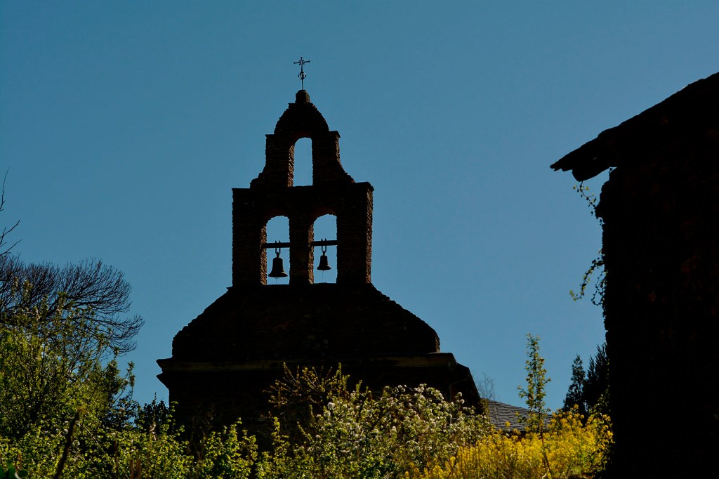 Iglesia de Nuestra Señora del Carmen en Dragonte, Corullón, El Bierzo, León, Castilla y León, España.