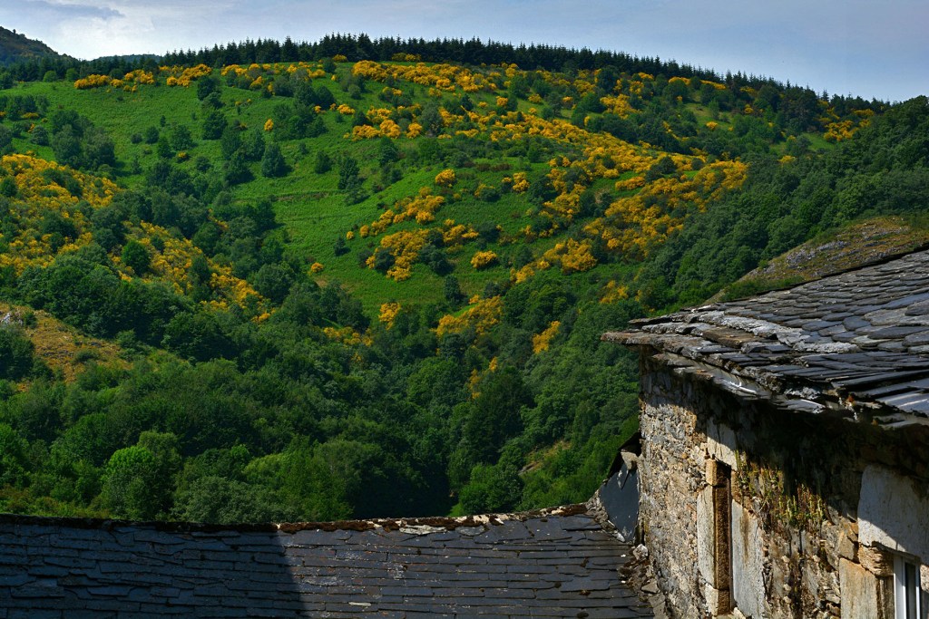 Vista desde el poblado lucense de Brañas de Veigas, Piedrafita, Lugo, Galicia, España.