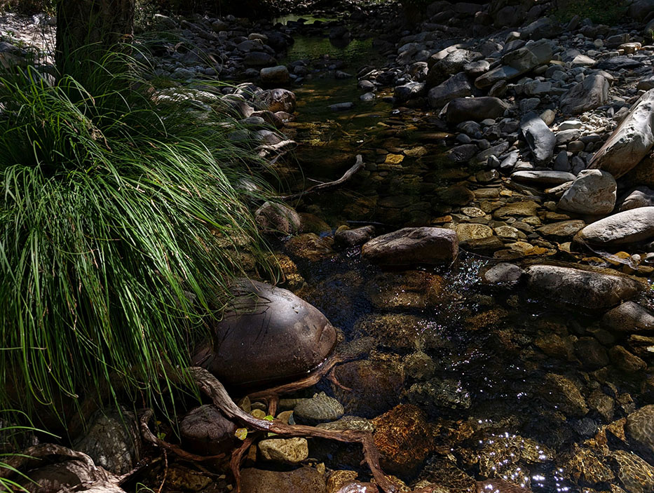 Uno de los arroyos que discurren paralelos al río Burbia en las cercanías de Aira da Pedra, Villafranca del Bierzo, El Bierzo, León, Castilla y León, España.